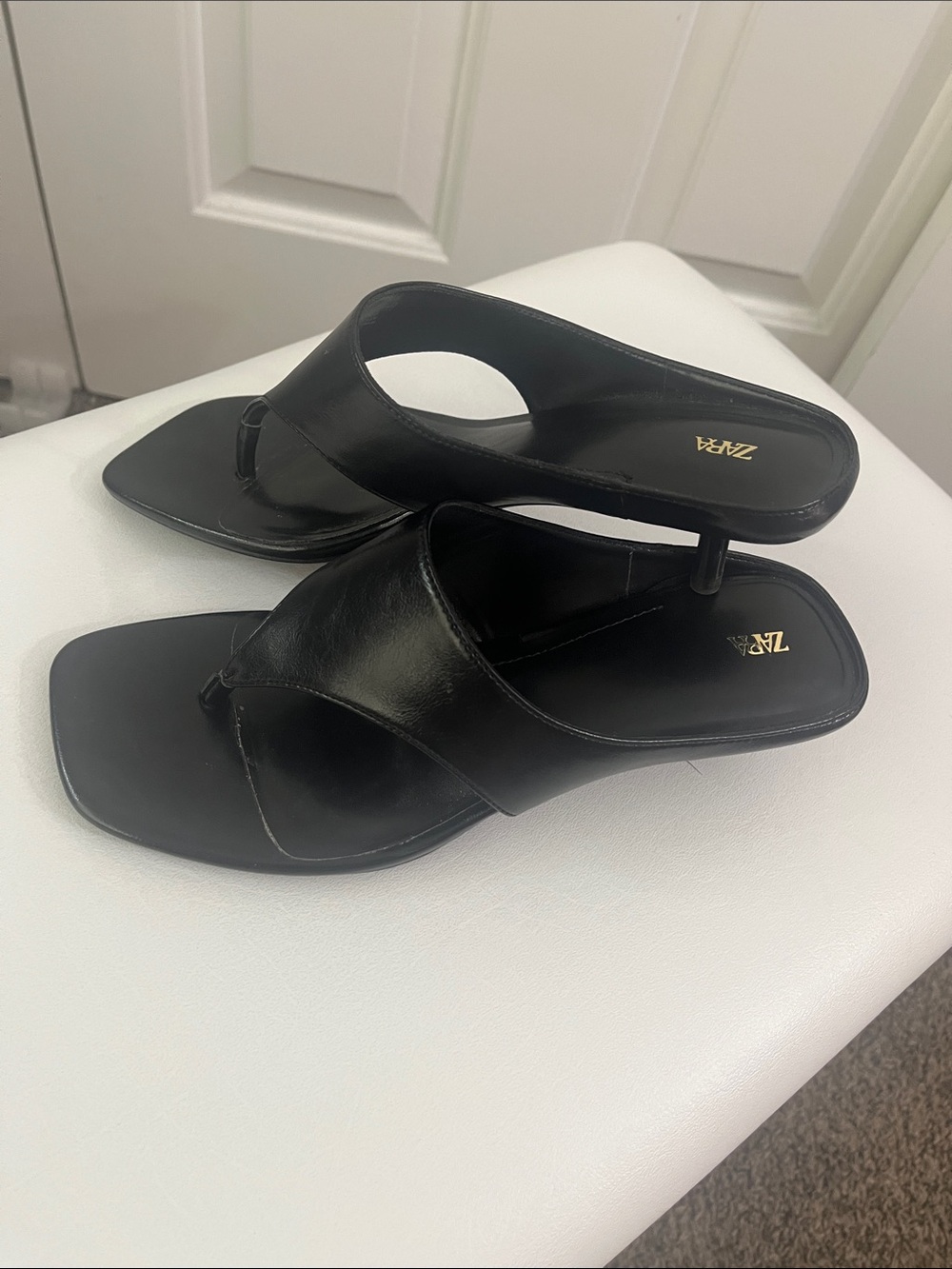 Zara Black Leather Toe-Loop Mules